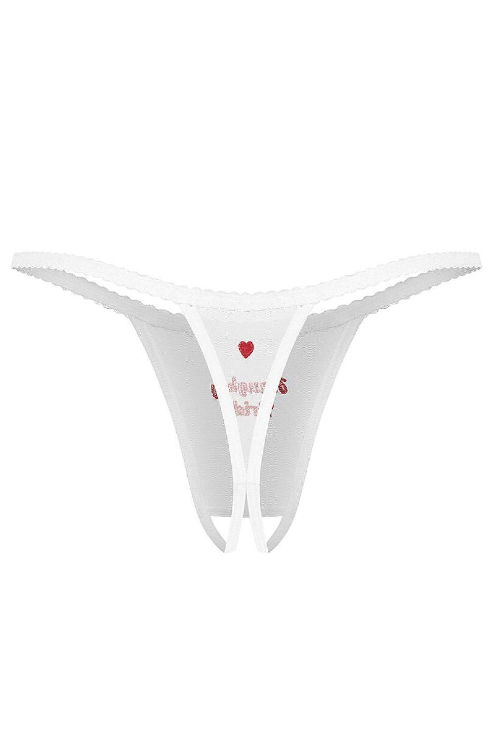 Rückansicht des weißen Ouvert-Strings mit schmalen Bändern, offenem Schnitt und einem kleinen rot gestickten Herz.