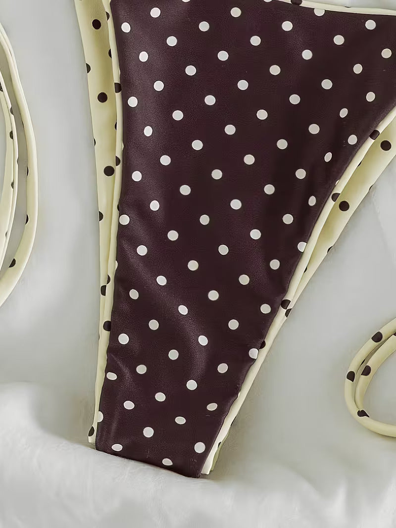 Detailaufnahme Bikinihose in Braun mit weißen Punkten und cremefarbenem Rand im Polka Dot Design
