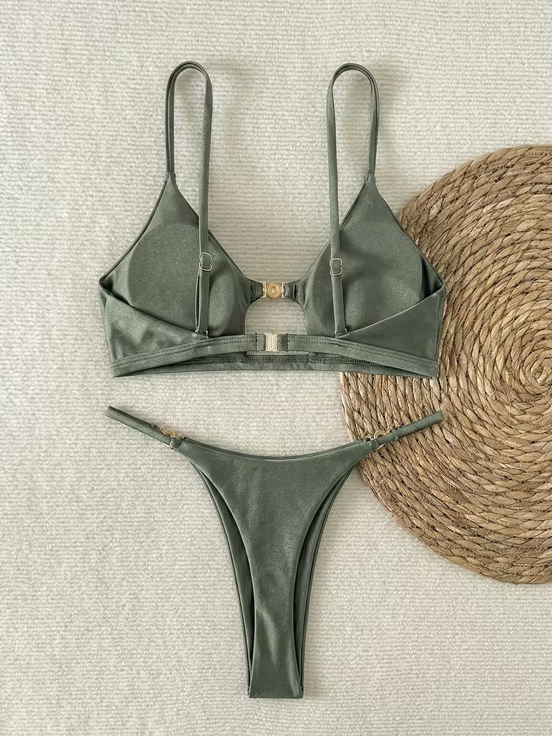 Grünes Bikini Set Rückseite Träger und Verschluss Detail