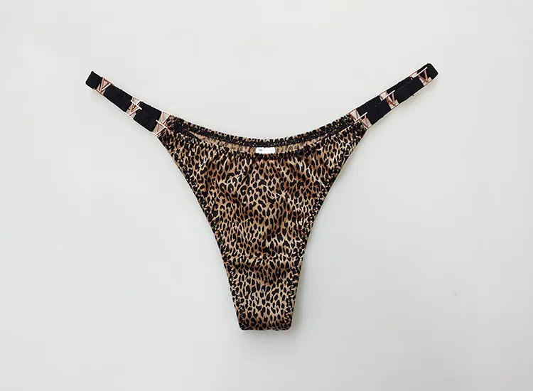 Bikini String Tanga im Leopardenmuster