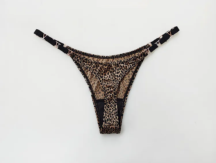 Bikini String Tanga im Leopardenmuster