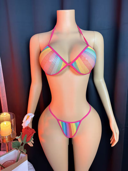 Buntes Dessous Set mit Rainbow BH und String auf Schaufensterpuppe