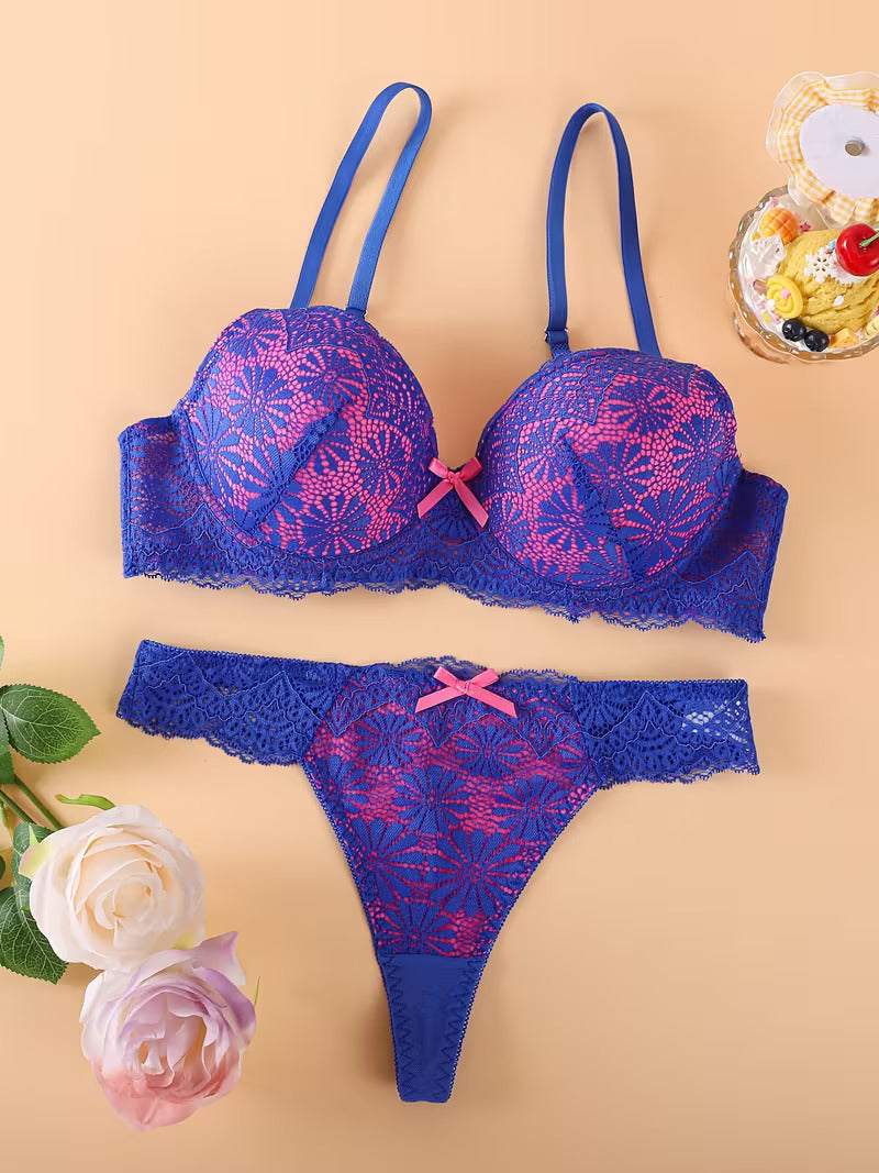 Push Up BH Set flach liegend Spitze blau pink mit String Detailansicht