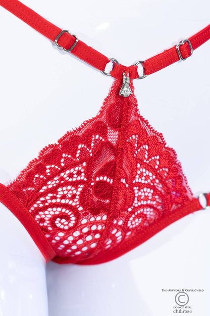 Erotic thong made of soft lace with elastic double straps