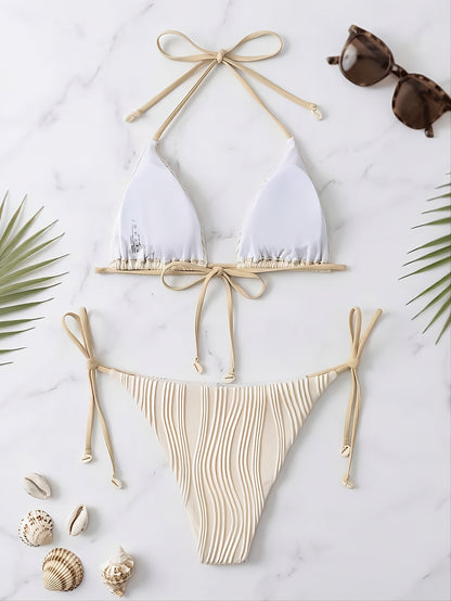 Rückansicht des cremeweißen Triangel-Bikinis mit verstellbaren Bindebändern