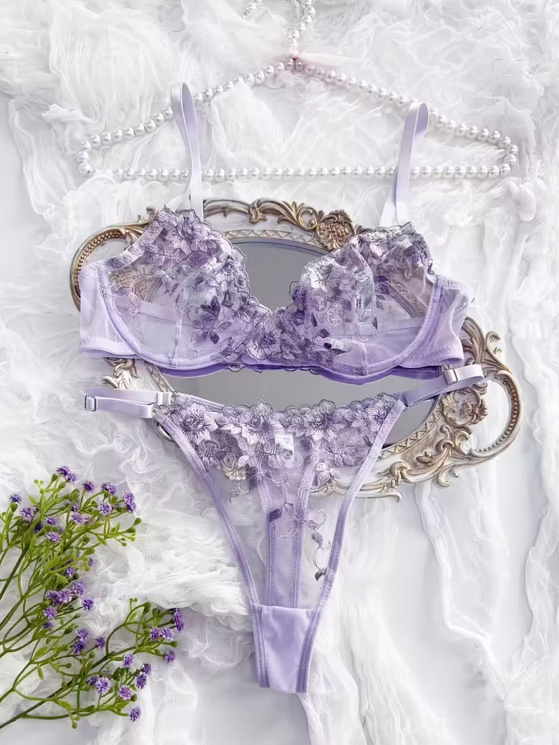 Violettes Spitzen Dessous Set mit floraler Stickerei – Luxus Lingerie für Damen
