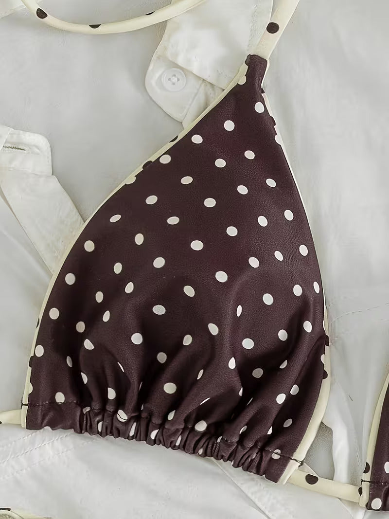 Detailaufnahme Bikini-Oberteil in Braun mit weißen Polka Dots und cremefarbener Einfassung