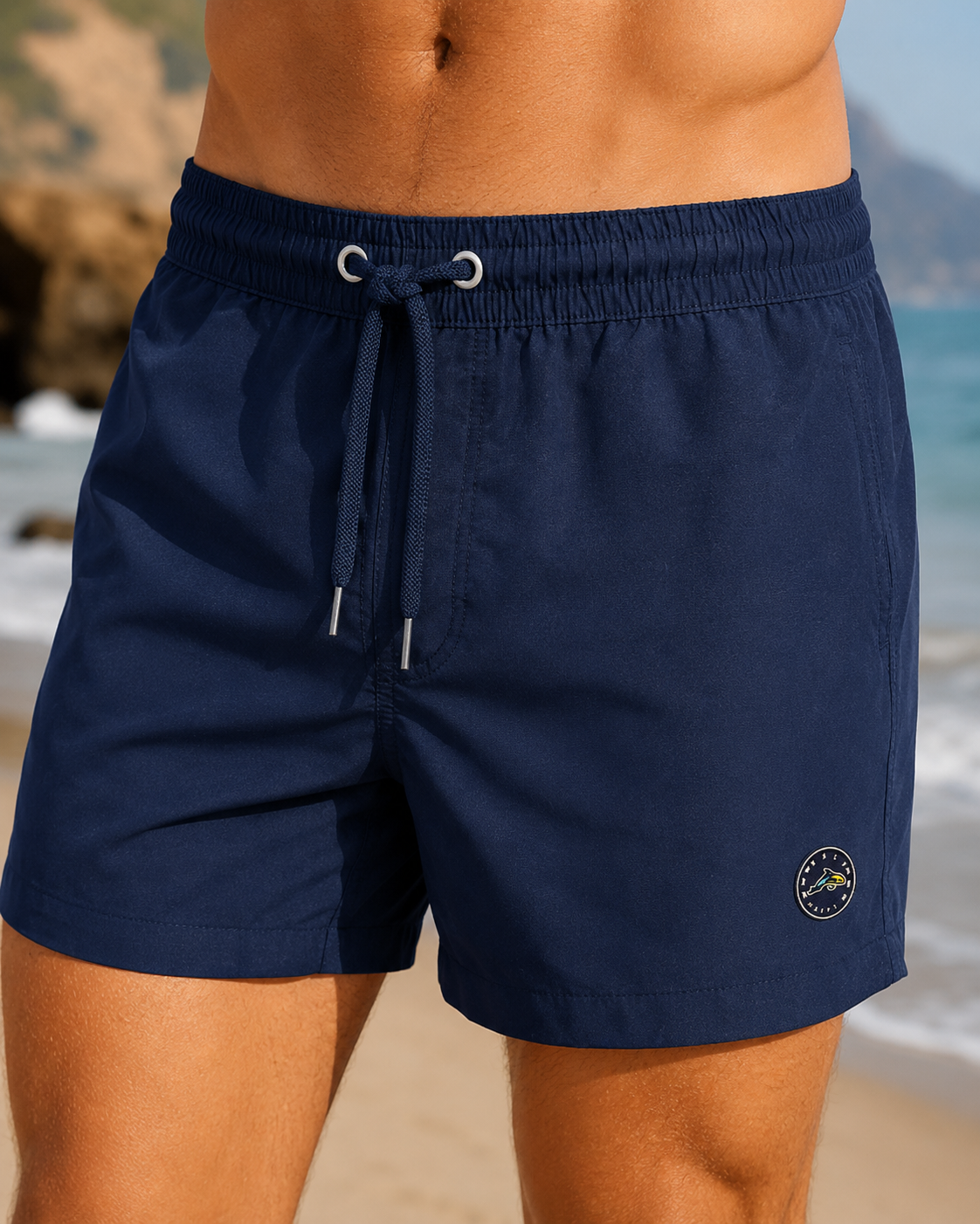 Detailaufnahme navy Herren Badehose mit elastischem Bund, Kordelzug, Metallösen und Logo-Patch