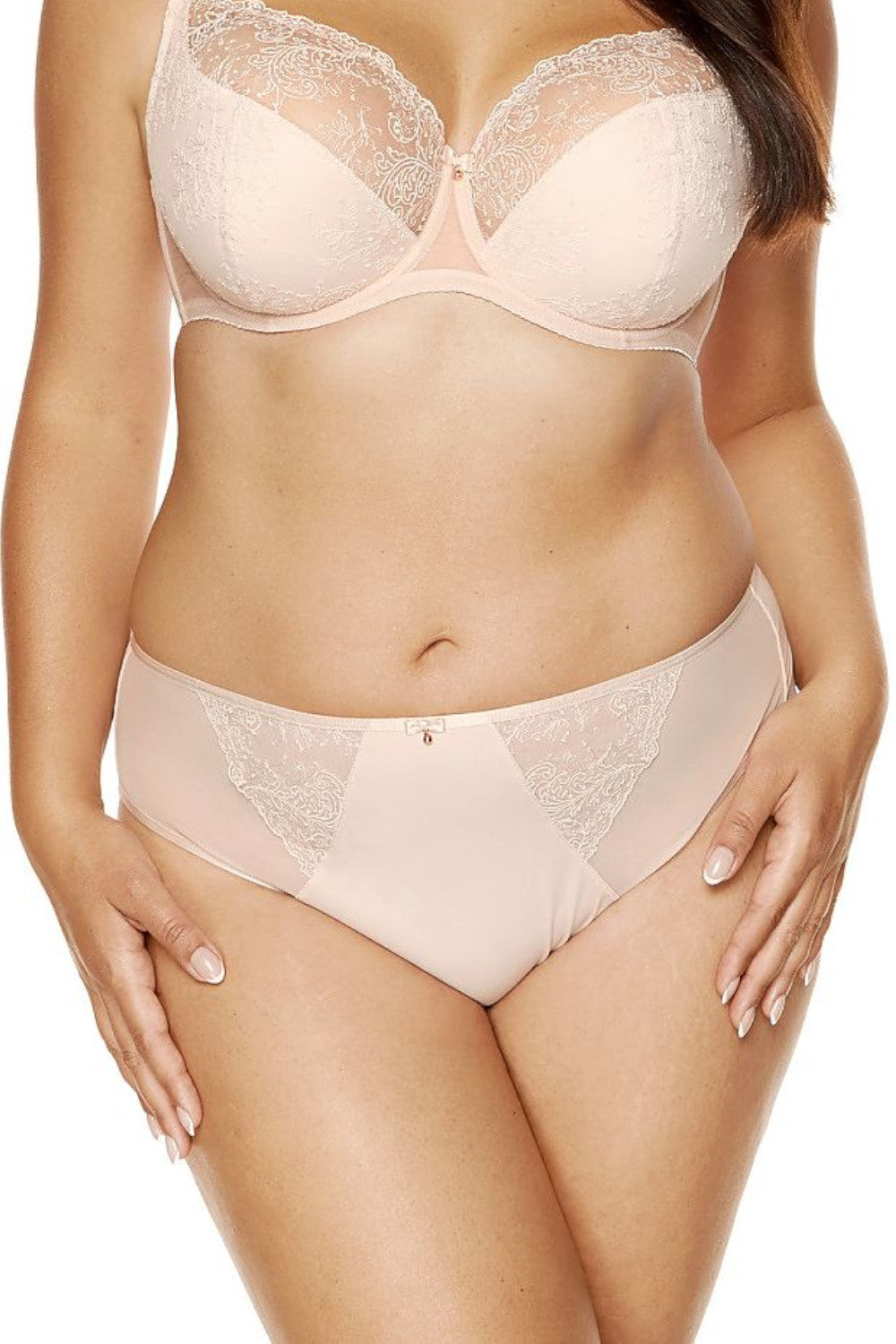 Höschen mit auffälliger Stickerei verziert 206641