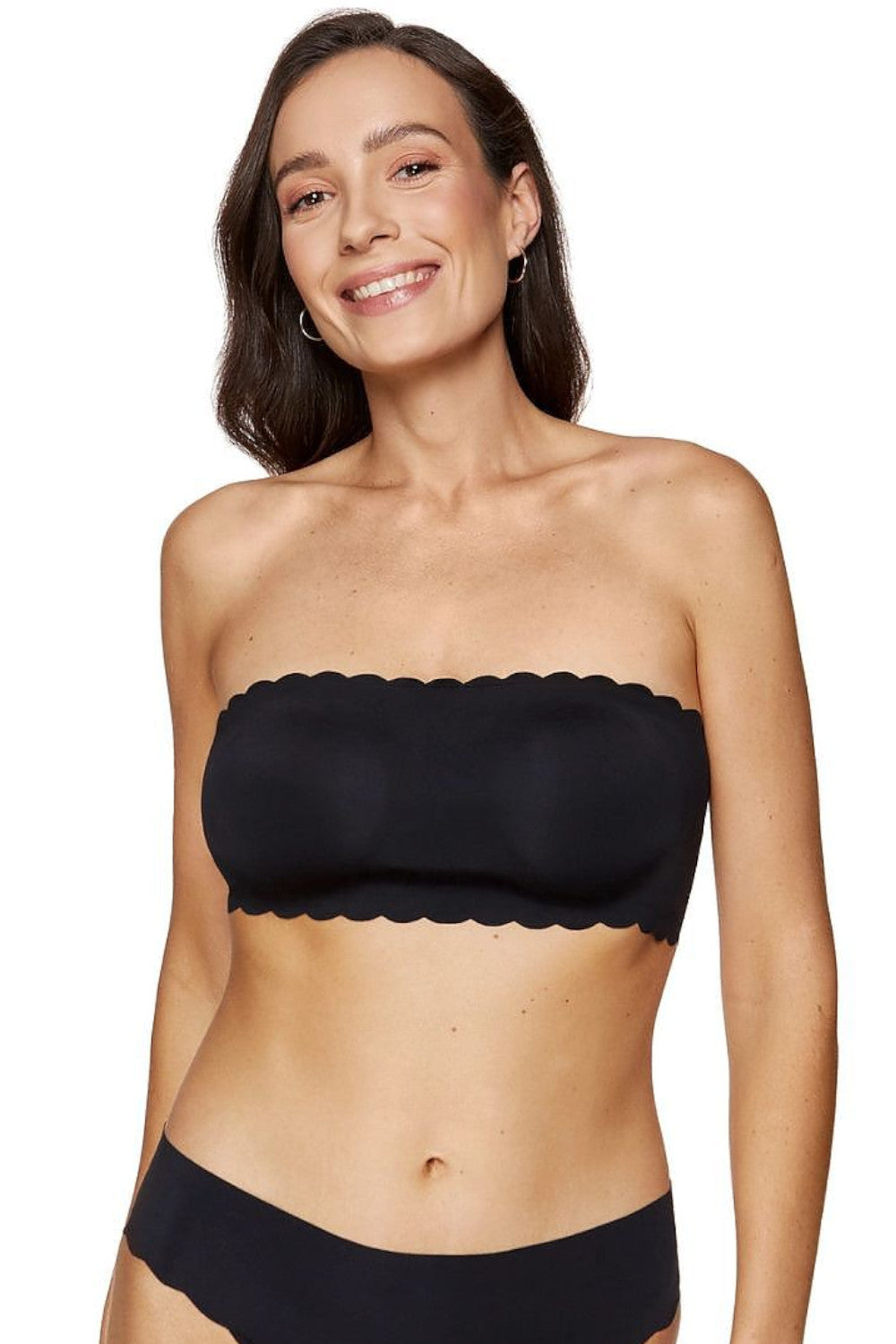 Weicher glatter trägerloser Bandeau BH betont perfekt die Schultern 219484