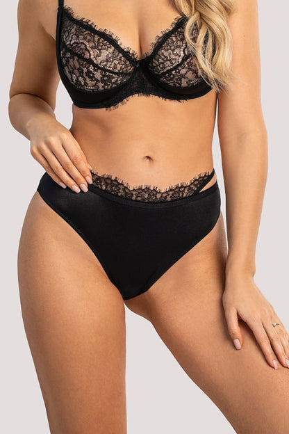 Magot Spitzenslip mit spektakulärer, durchbrochener Spitze hinten 213702