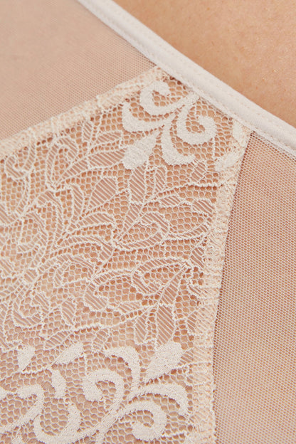 Hohes Höschen mit Tüll und Spitzenmuster 171865