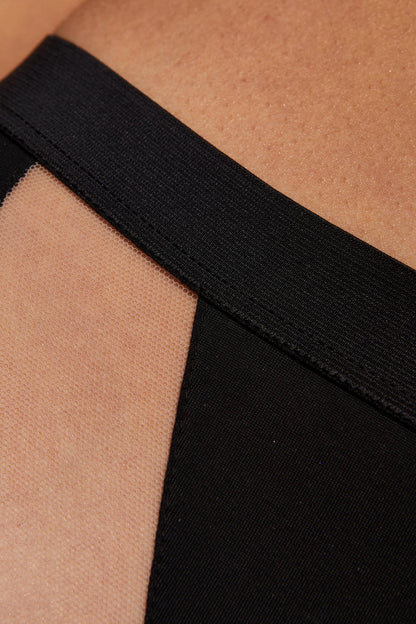 Höschen aus gestricktem Stoff, verziert mit Netzeinsätzen 186883